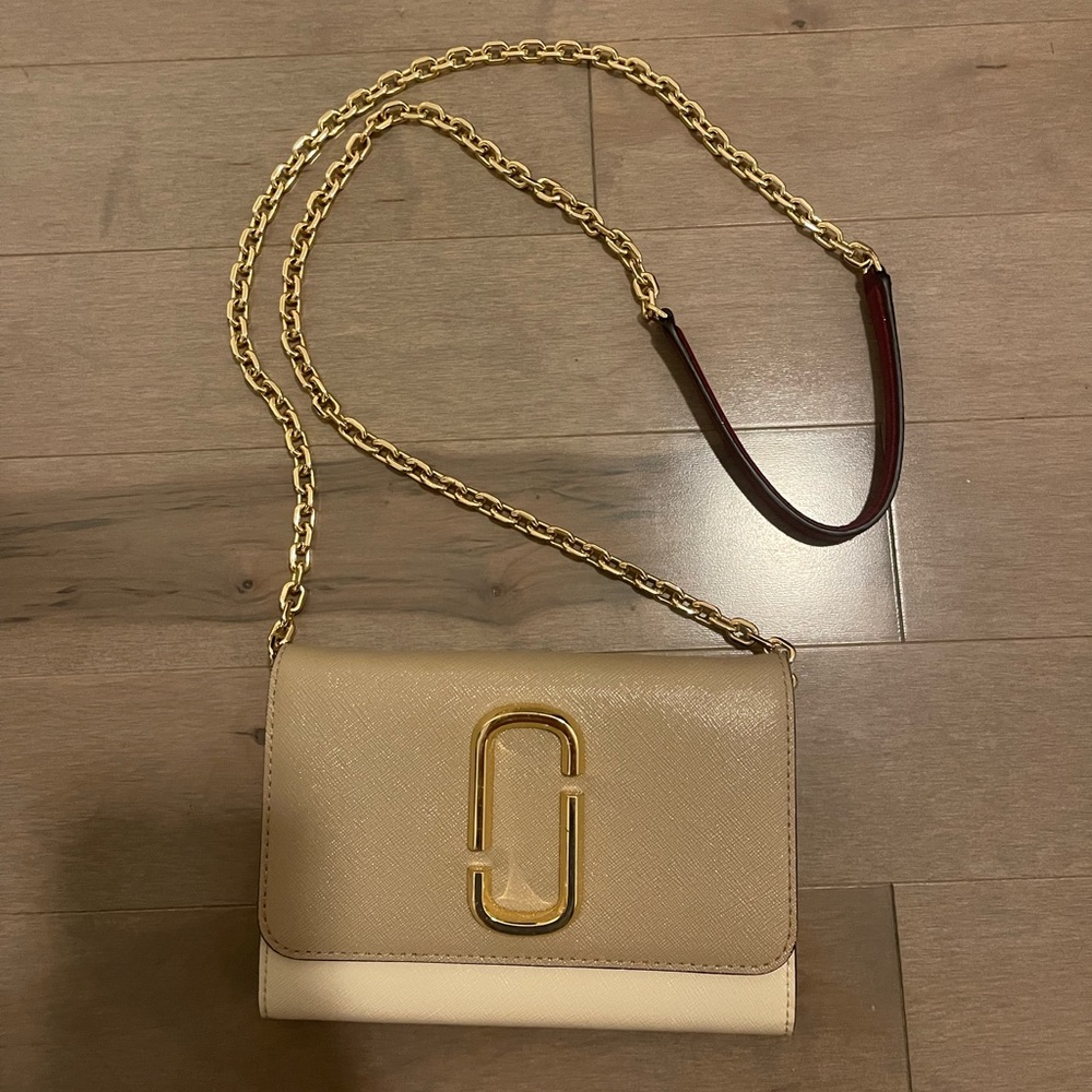 MARC JACOBS TAN SNAPSHOT CROSSBODY BAG